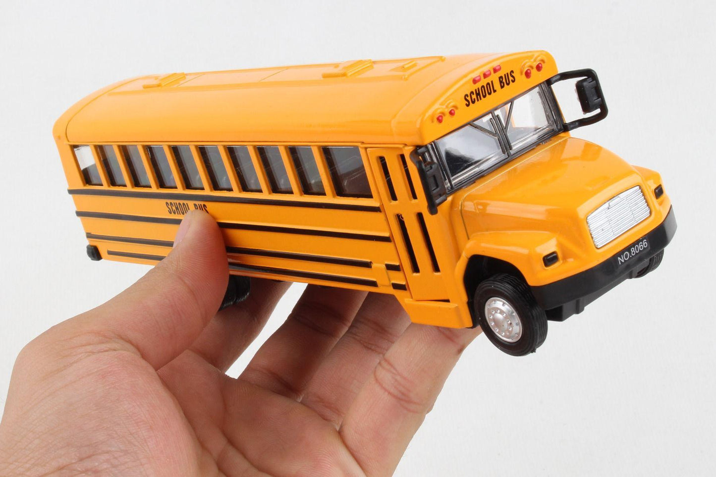 Die Cast Yellow School Bus, 7 Inch Classic Metal School Bus Toy with Pullback Mechanism, Great Gift For Bus Collector