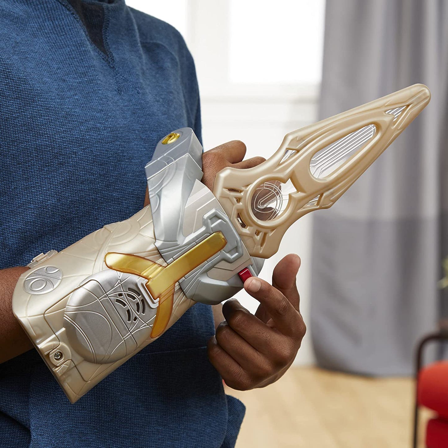 Marvel Hasbro The Eternals Cosmic FX Gauntlet Role Play Toy, Lights and Sounds, Inspired by The Eternals Movie, for Kids Ages 5 and Up